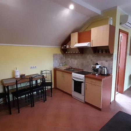 Rozmaring Apartmanok Gyula Dış mekan fotoğraf