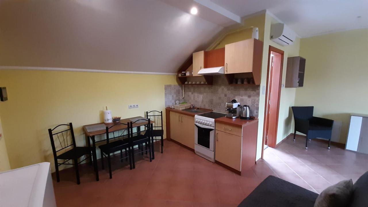 Rozmaring Apartmanok Gyula Dış mekan fotoğraf