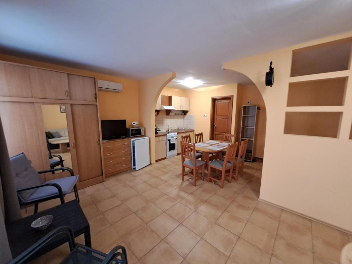 Rozmaring Apartmanok Gyula Dış mekan fotoğraf