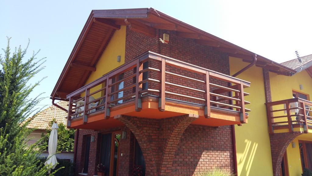 Rozmaring Apartmanok Gyula Dış mekan fotoğraf